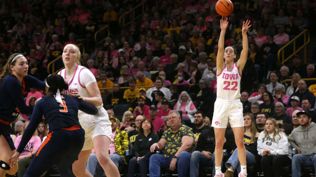 caitlin clark iowa hawkeyes basketball